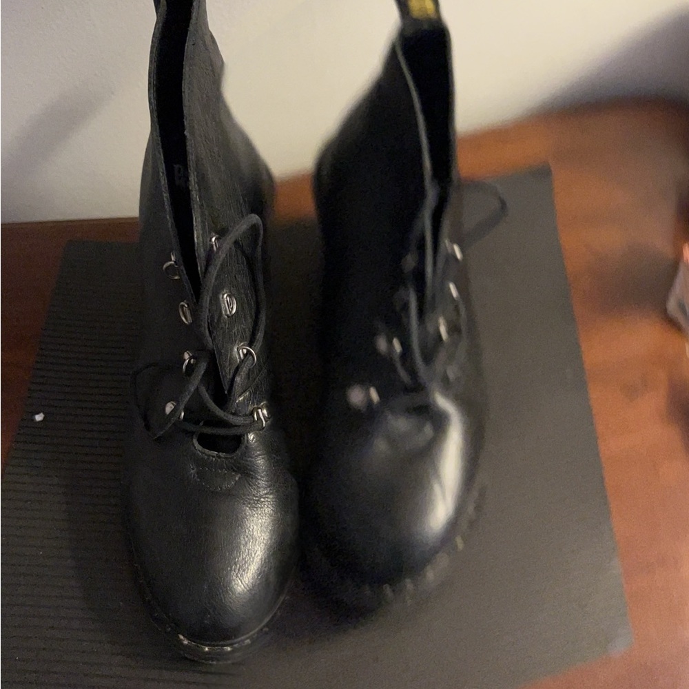 Doc Martens Annika chunky heel booties shoes 8 EUC